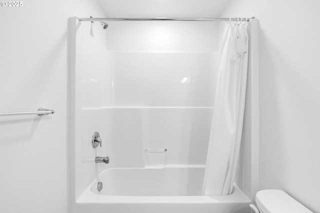 2095 S Heather St, Cornelius, OR 97113 - full bathroom with shower / tub combo with curtain and toilet
