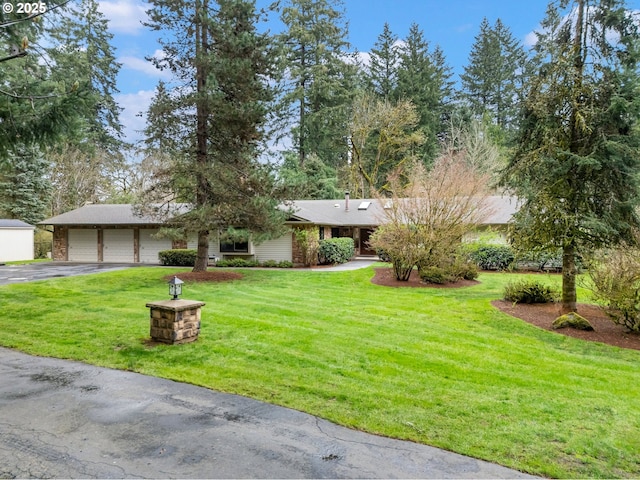 view of front of house with driveway and a front yard