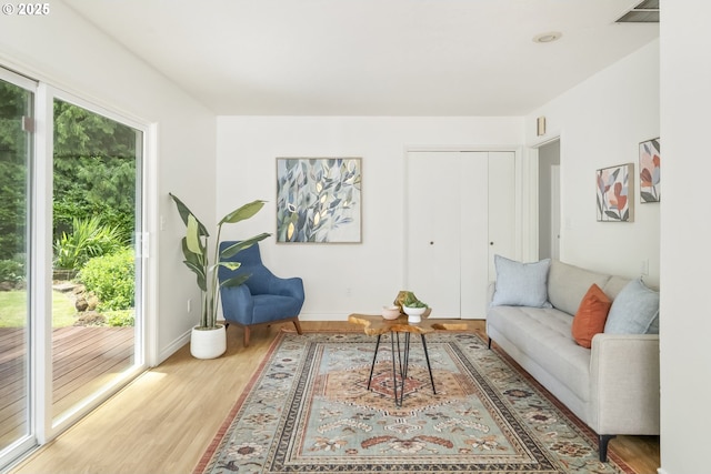 1070 SW Portola Ave, Portland, OR 97225 - living area featuring wood finished floors and baseboards