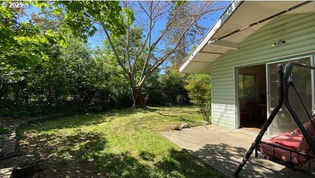 333 W Park St, Grants Pass, OR 97527 - view of green lawn