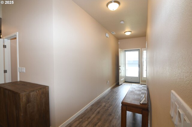 5009 NE 85th St, Vancouver, WA 98665 - hall featuring wood finished floors and baseboards