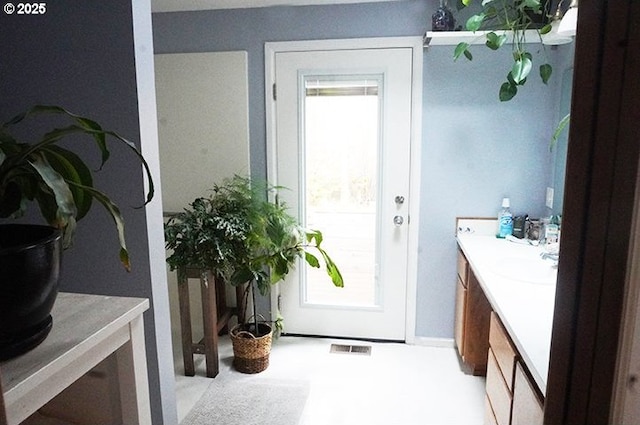 4768 Manzanita St, Eugene, OR 97405 - doorway with a sink