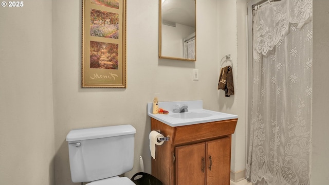 full bathroom featuring toilet, vanity, and curtained shower