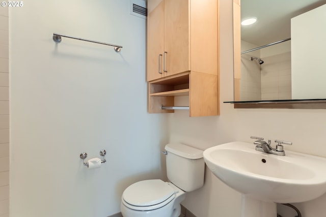 bathroom featuring visible vents, a sink, and toilet