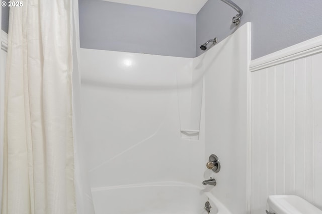 full bath with shower / bathtub combination with curtain and toilet