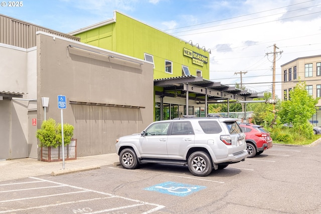 2021 SE Clinton St Unit 103, Portland, OR 97202 - view of uncovered parking lot