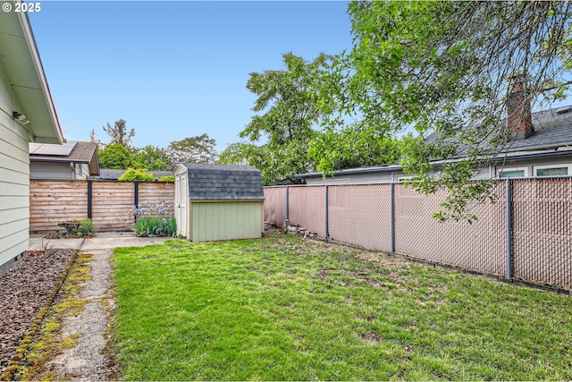 view of yard featuring a shed and an outdoor structure