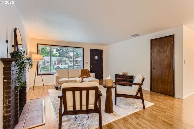 living area featuring light wood-style flooring and baseboards