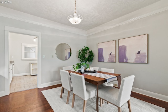 380 W Arlington St, Gladstone, OR 97027 - dining room featuring wood-type flooring, a textured ceiling, a chandelier, and crown molding