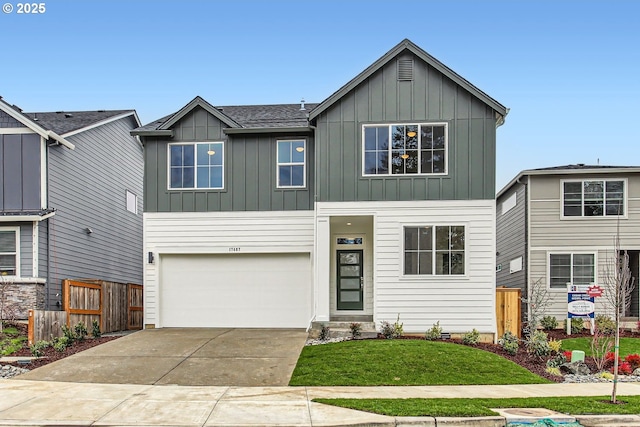 view of front facade featuring a garage and a front yard