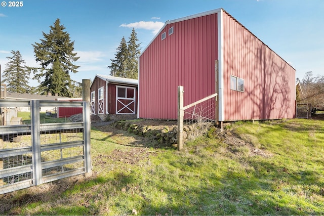 view of outdoor structure with a yard