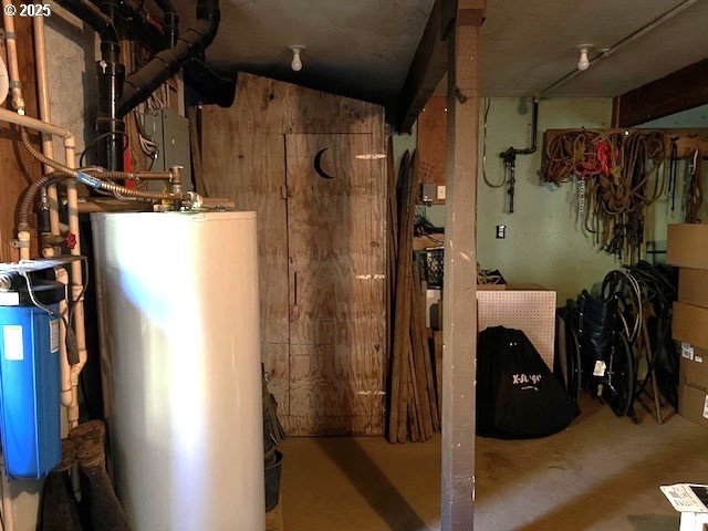 kitchen with lofted ceiling