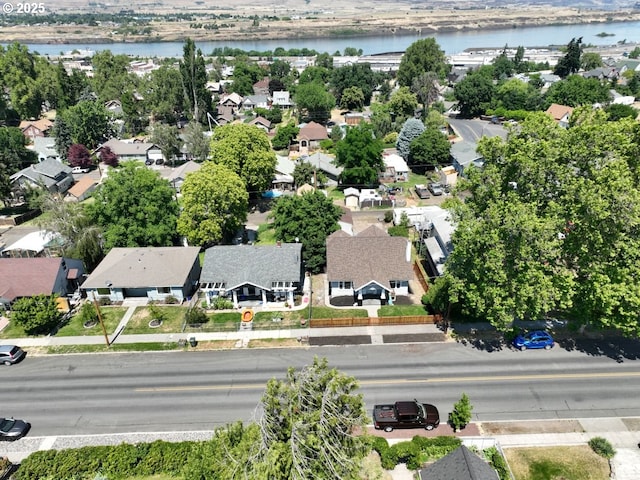 609 E 10th St, The Dalles, OR 97058 - aerial perspective of suburban area featuring a large body of water