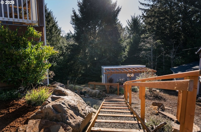 view of yard with an outdoor structure