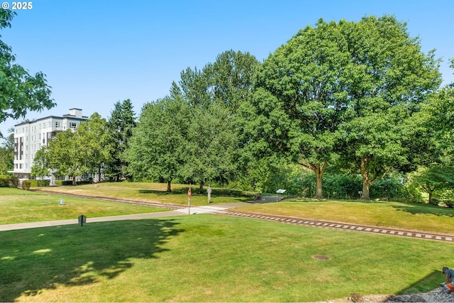 5050 S Landing Dr Unit 202, Portland, OR 97239 - view of community featuring a yard