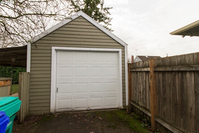 1522 N Rosa Parks Way, Portland, OR 97217 - detached garage with fence