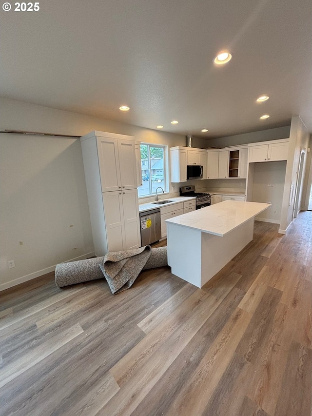 9314 Glory Ct NE, Salem, OR 97305 - kitchen featuring stainless steel appliances, a sink, white cabinets, baseboards, and recessed lighting