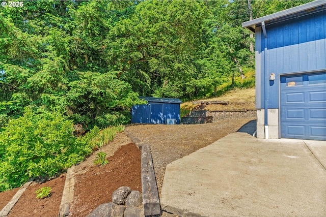 34637 E Knox Butte Rd, Albany, OR 97322 - view of yard featuring a garage and driveway