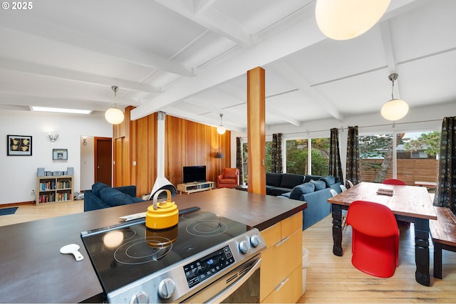 kitchen with hanging light fixtures, light wood-style flooring, electric stove, and open floor plan