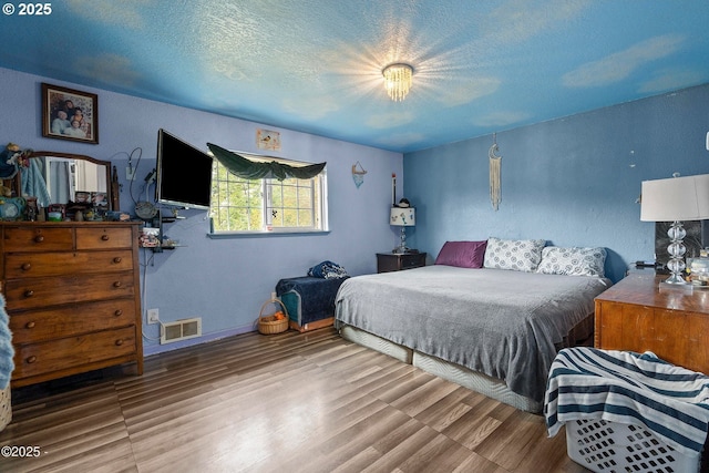 5053 NE 50th St, Neotsu, OR 97364 - bedroom featuring wood finished floors and a textured ceiling