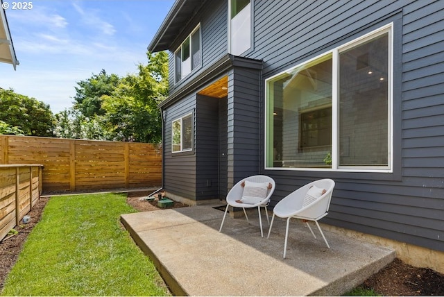 2415 NE 38th Ave Unit B, Portland, OR 97212 - fenced backyard featuring a patio