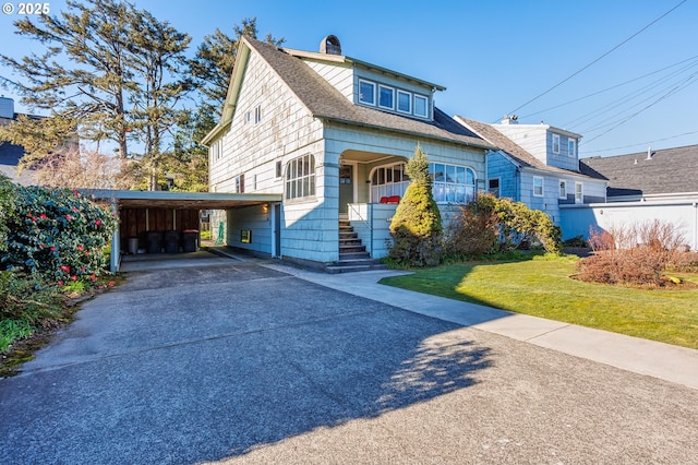 view of front of home featuring a carport and a front lawn