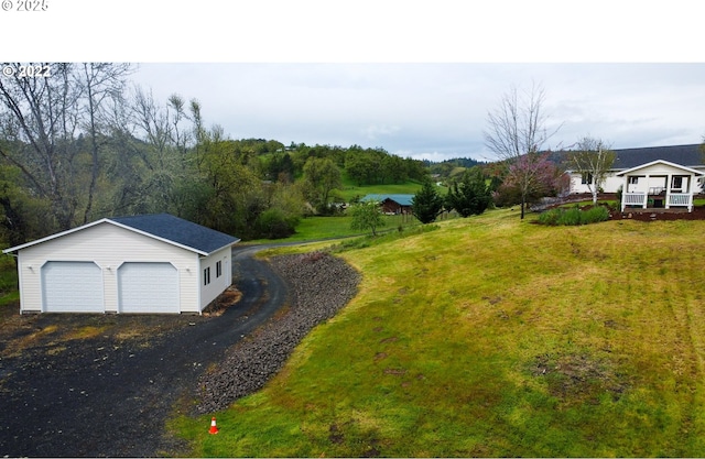 view of yard featuring an outbuilding and a garage