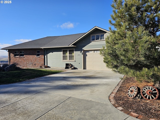 view of front of house featuring a garage