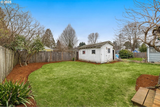 view of yard featuring a storage shed