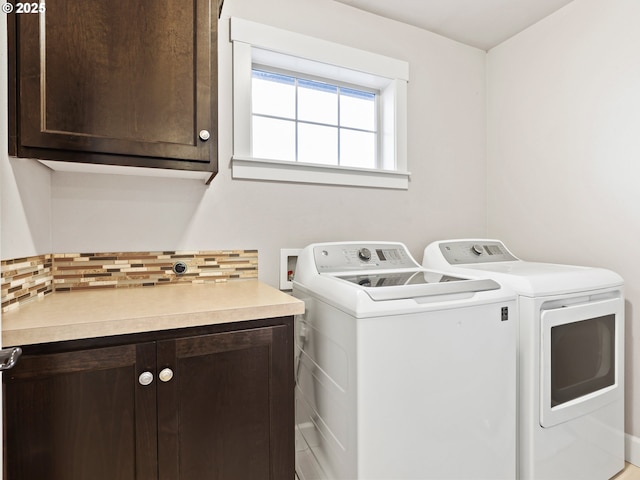 washroom featuring cabinets and washing machine and dryer