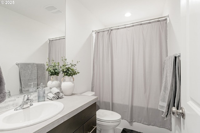 301 W 17th St, Lafayette, OR 97127 - bathroom featuring vanity, toilet, and shower / bath combo