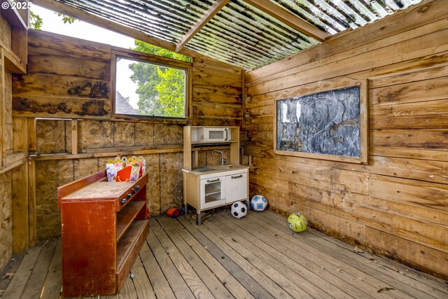 8113 SE Morrison St, Portland, OR 97215 - view of wooden terrace