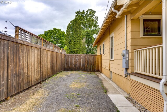 8113 SE Morrison St, Portland, OR 97215 - view of yard