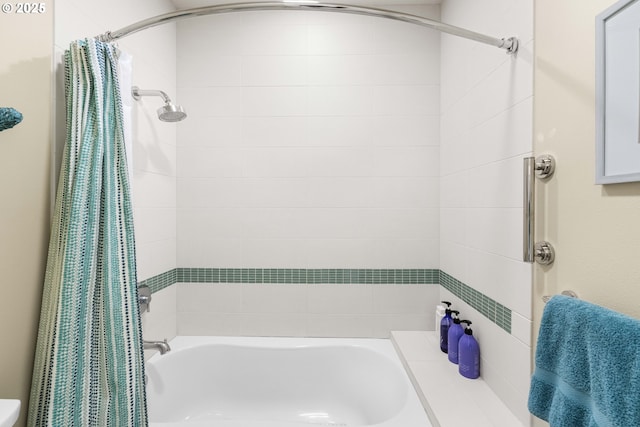 bathroom featuring shower / tub combo with curtain