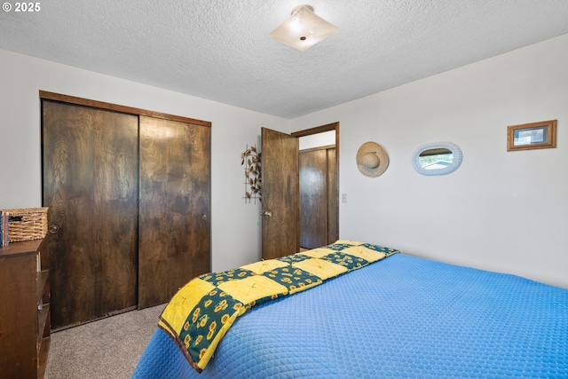 bedroom with carpet floors, a textured ceiling, and a closet