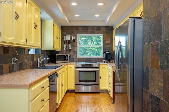 10001 SW 35th Ave, Portland, OR 97219 - kitchen featuring stainless steel appliances, backsplash, light countertops, light wood-type flooring, and recessed lighting