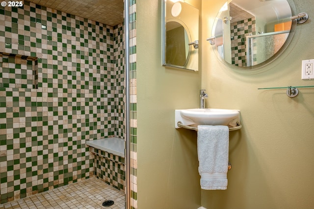 10001 SW 35th Ave, Portland, OR 97219 - bathroom with a shower stall