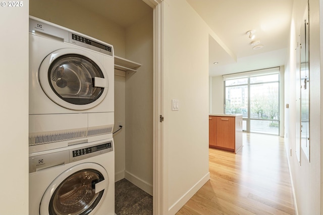 1260 NW Naito Pkwy Unit 200B, Portland, OR 97209 - full bath featuring toilet, vanity, a tile shower, and tile patterned flooring