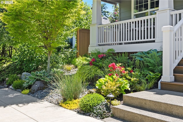 2516 N Watts St, Portland, OR 97217 - view of yard with a porch