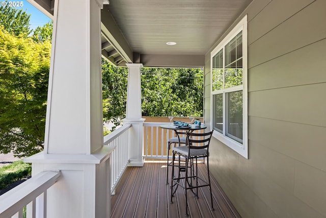 2516 N Watts St, Portland, OR 97217 - view of wooden porch