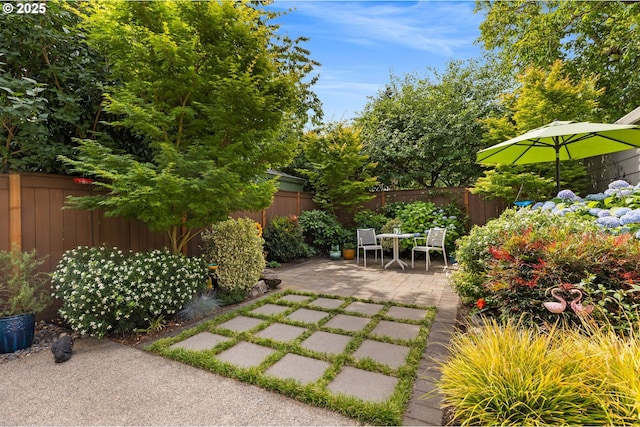 2516 N Watts St, Portland, OR 97217 - fenced backyard with a patio
