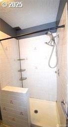 bathroom featuring tiled shower