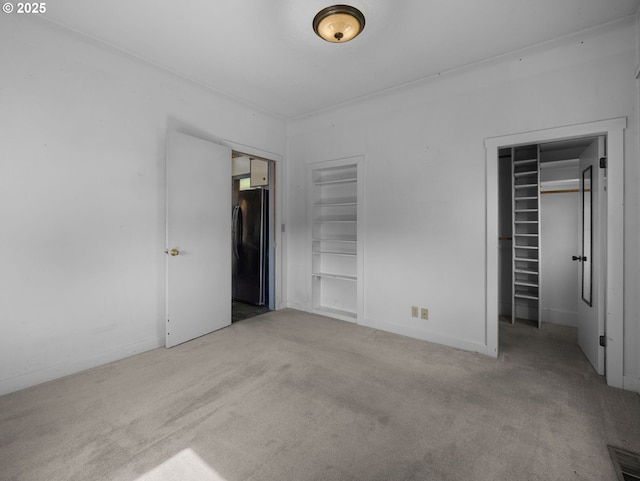 682 S Settlemier Ave, Woodburn, OR 97071 - unfurnished bedroom featuring freestanding refrigerator, carpet floors, and a walk in closet
