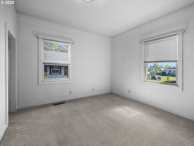 682 S Settlemier Ave, Woodburn, OR 97071 - carpeted empty room featuring baseboards