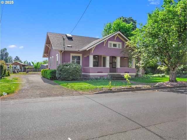 682 S Settlemier Ave, Woodburn, OR 97071 - view of front facade featuring driveway, covered porch, and roof with shingles