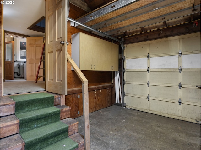 682 S Settlemier Ave, Woodburn, OR 97071 - view of garage