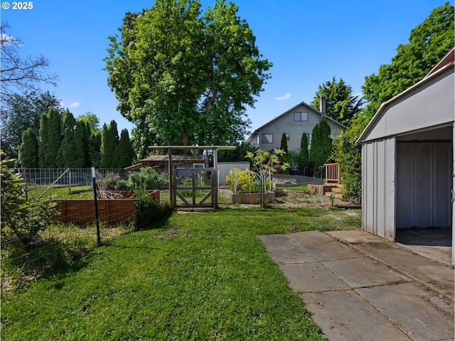 682 S Settlemier Ave, Woodburn, OR 97071 - view of yard featuring a vegetable garden