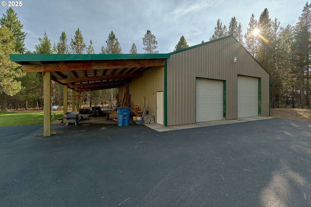 garage featuring a garage