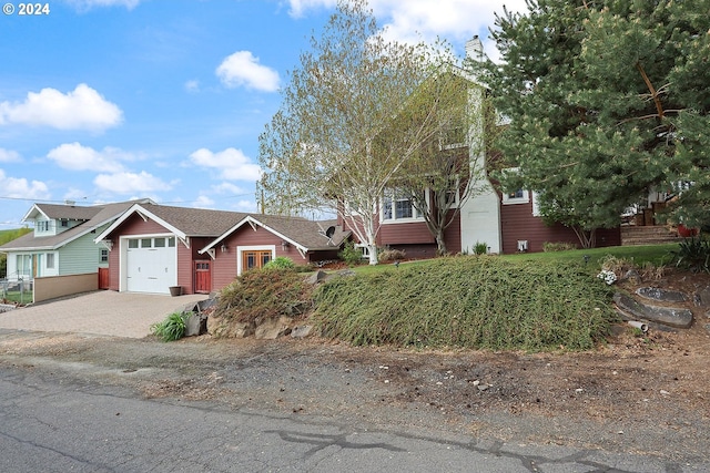 view of front facade with a garage