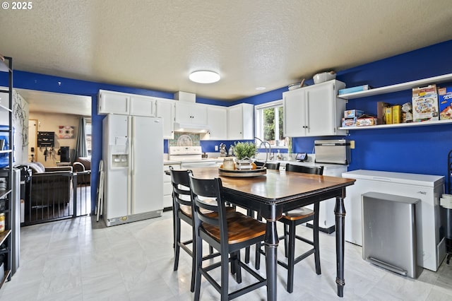 14717 NE 51st St, Vancouver, WA 98682 - dining area featuring a textured ceiling